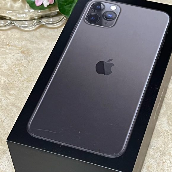 Apple IPhone Space Gray 11 pro max 256gb Phone Box - Picture 2 of 4